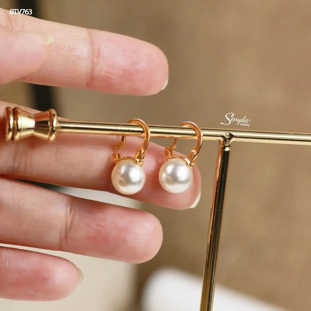 Why pearl earrings remain the ultimate symbol of timeless elegance?